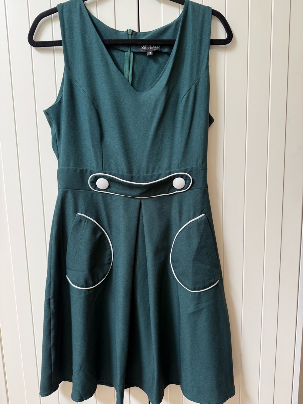 Retro A-Line Sleeveless Dress with White Piping